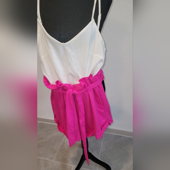 Color blocking Romper Ivory and Fuchsia (L) - Picture 5 of 11